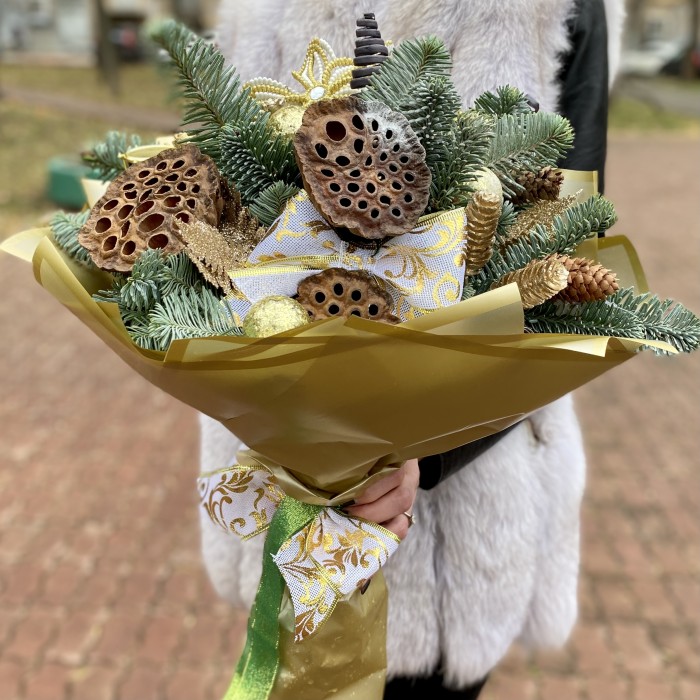 Новогодний букет Золотое украшение