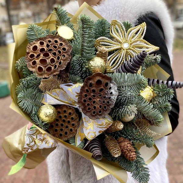 Новогодний букет Золотое украшение