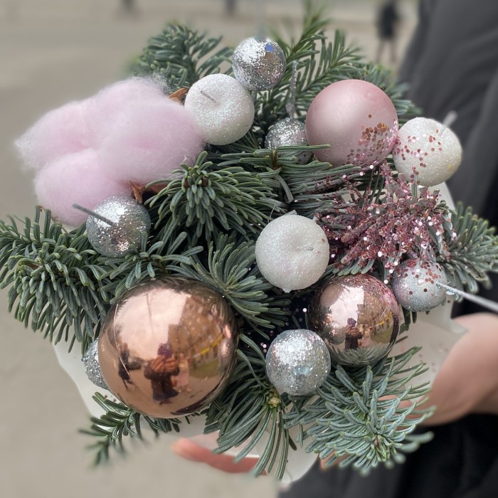 Розовая новогодняя композиция в стекле