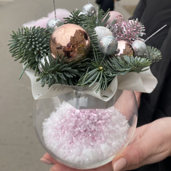 Розовая новогодняя композиция в стекле