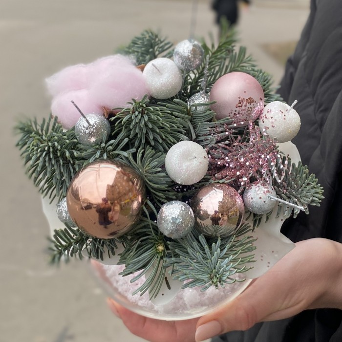 Розовая новогодняя композиция в стекле