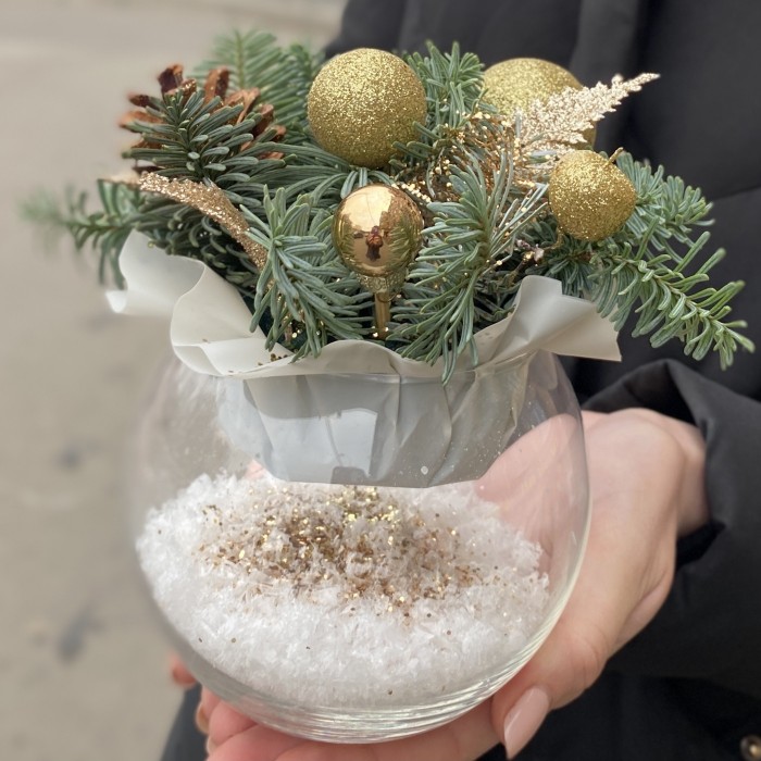 Золотая новогодняя композиция в стекле