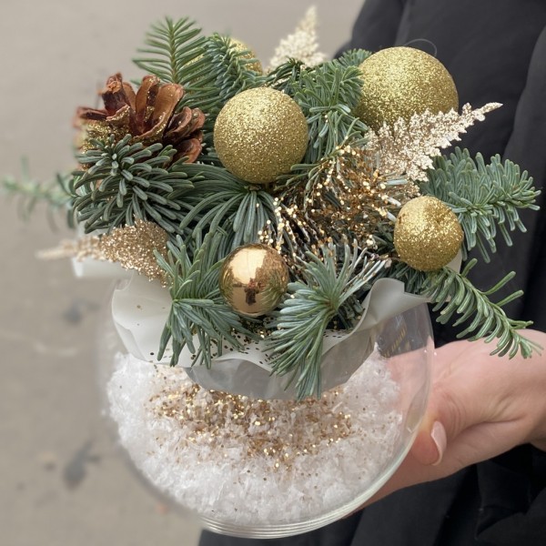 Золотая новогодняя композиция в стекле