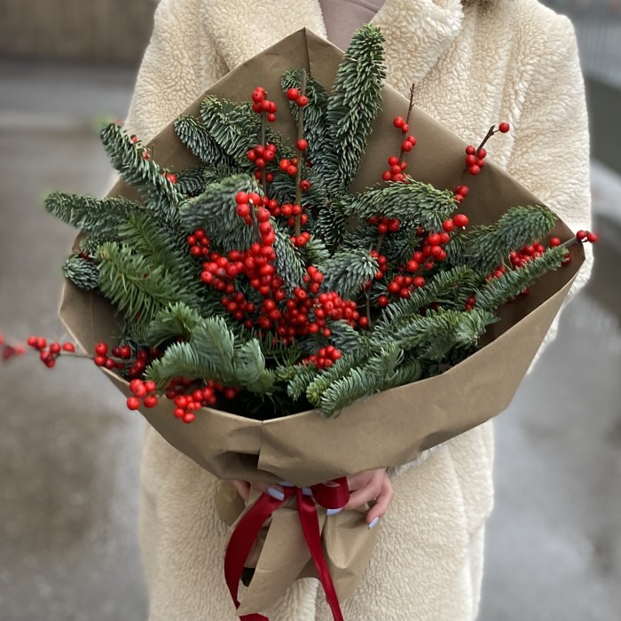 Новогодний букет Илекс с нобилисом
