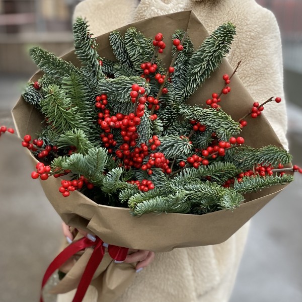 Новогодний букет Илекс с нобилисом