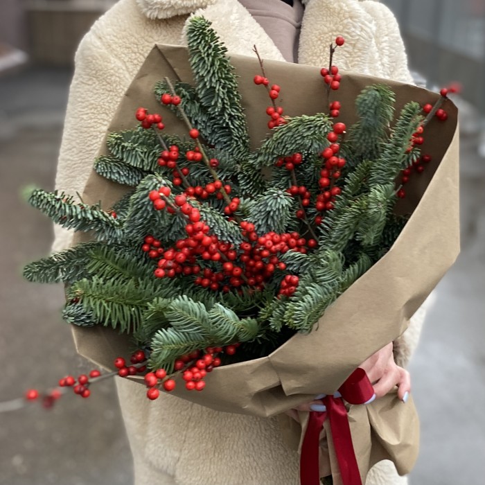 Новогодний букет Илекс с нобилисом