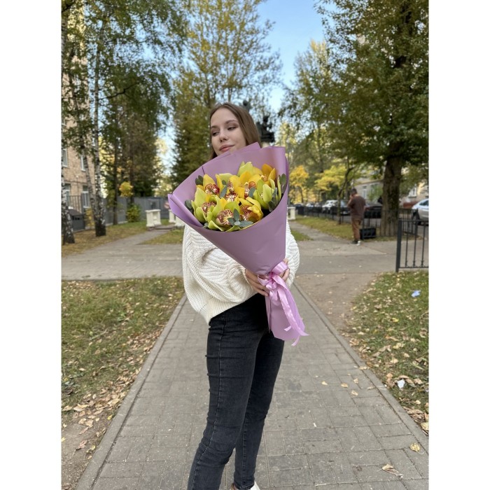 9 желтых и зеленых орхидей Цимбидиум