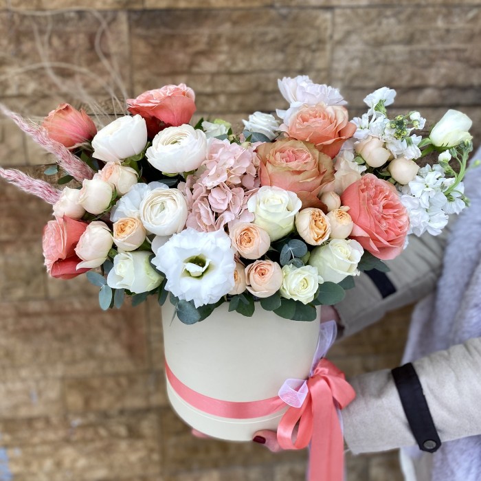 Композиция в коробке Персиковый аромат