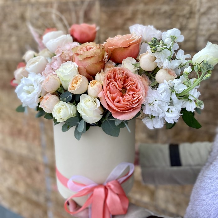 Композиция в коробке Персиковый аромат