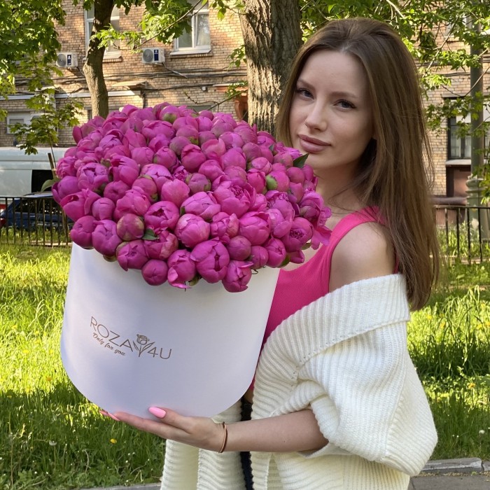 101 малиновый пион в коробке