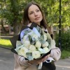 11 белых пионов Дюшес с эвкалиптом