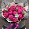 11 фиолетовых пионов с эвкалиптом