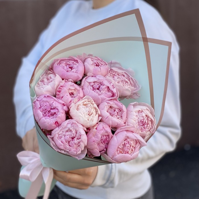 Букет из 13 пионов Сара Бернар