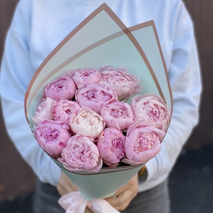 Букет из 13 пионов Сара Бернар