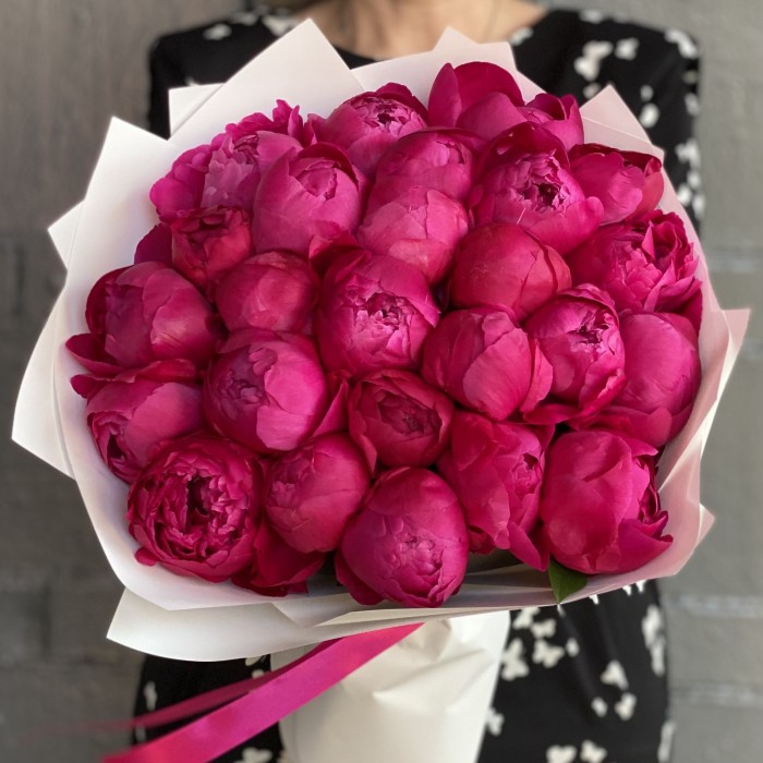 Букет из 25 фиолетовых пионов Канзас