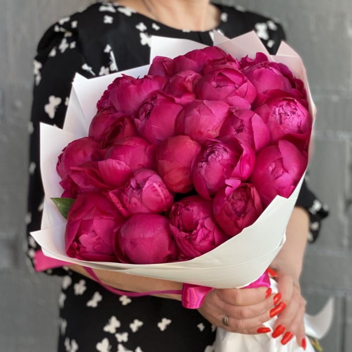 Букет из 25 фиолетовых пионов Канзас