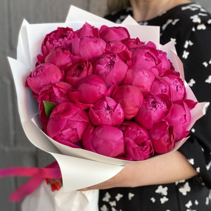 Букет из 25 фиолетовых пионов Канзас