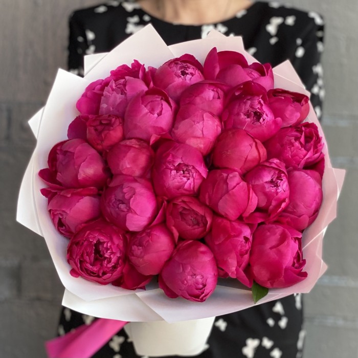 Букет из 25 фиолетовых пионов Канзас