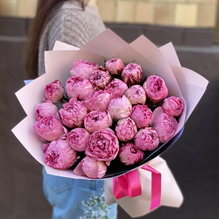 Букет из 25 розовых пионов Александр-Эльза