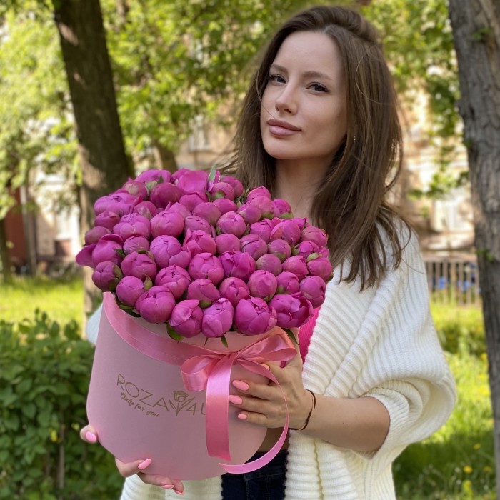 51 малиновый пион Флеминг в коробке