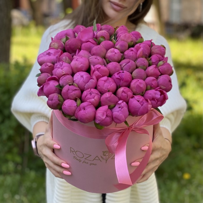 51 малиновый пион Флеминг в коробке