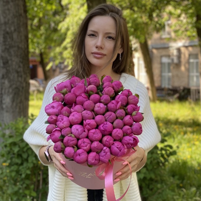 51 малиновый пион Флеминг в коробке