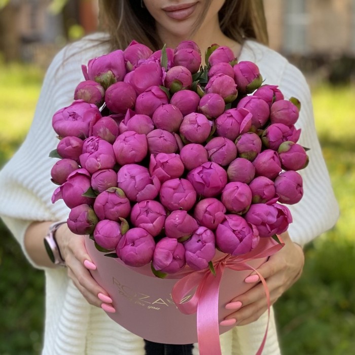 51 малиновый пион Флеминг в коробке