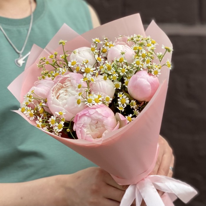 7 пионов Фестива с танацетумом