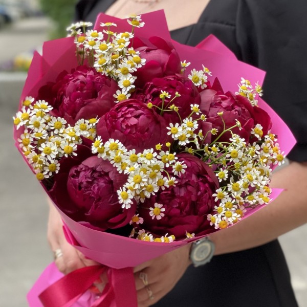 7 пионов Канзас с ромашками