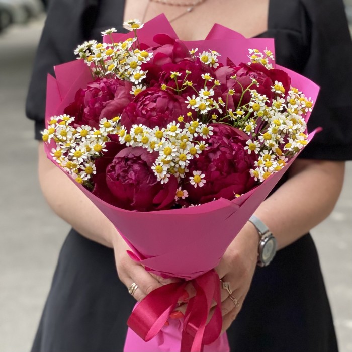 7 пионов Канзас с ромашками