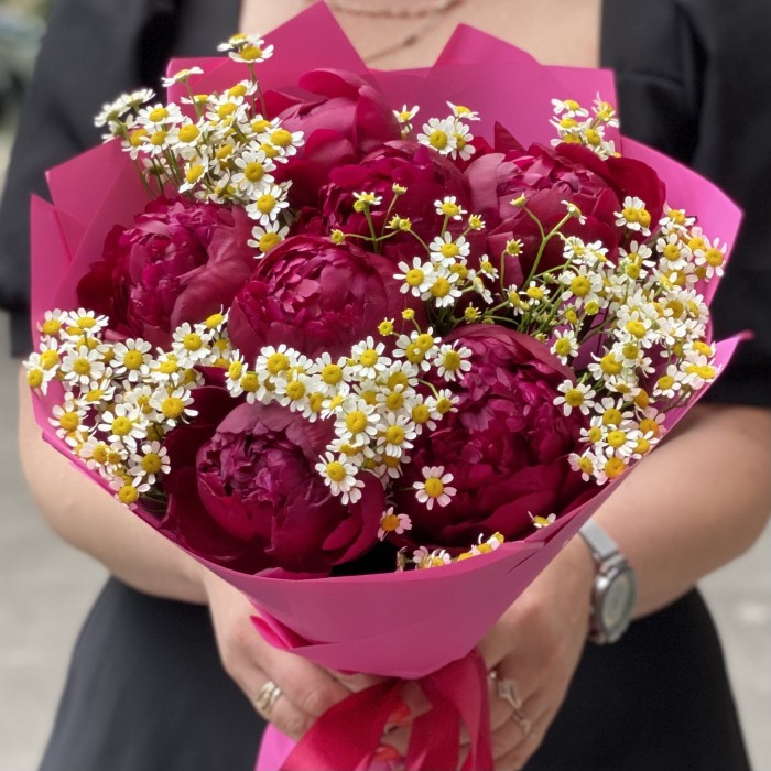 7 пионов Канзас с ромашками