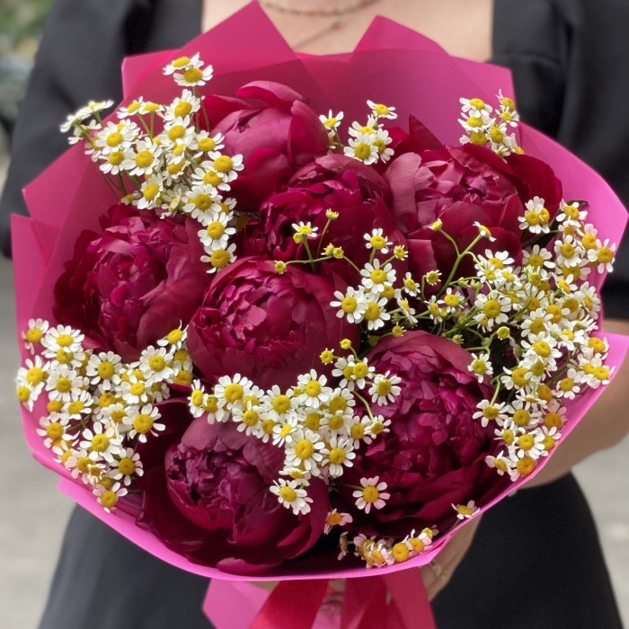 7 пионов Канзас с ромашками