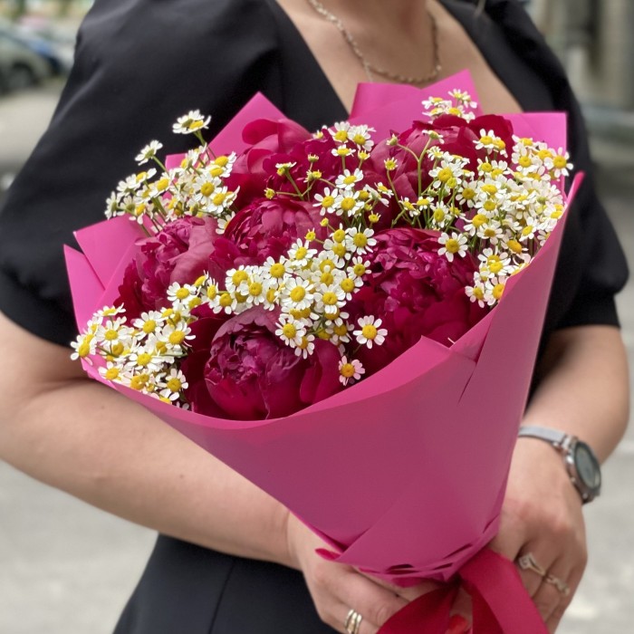 7 пионов Канзас с ромашками