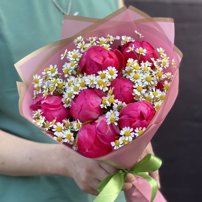 7 пионов Коралл с танацетумом