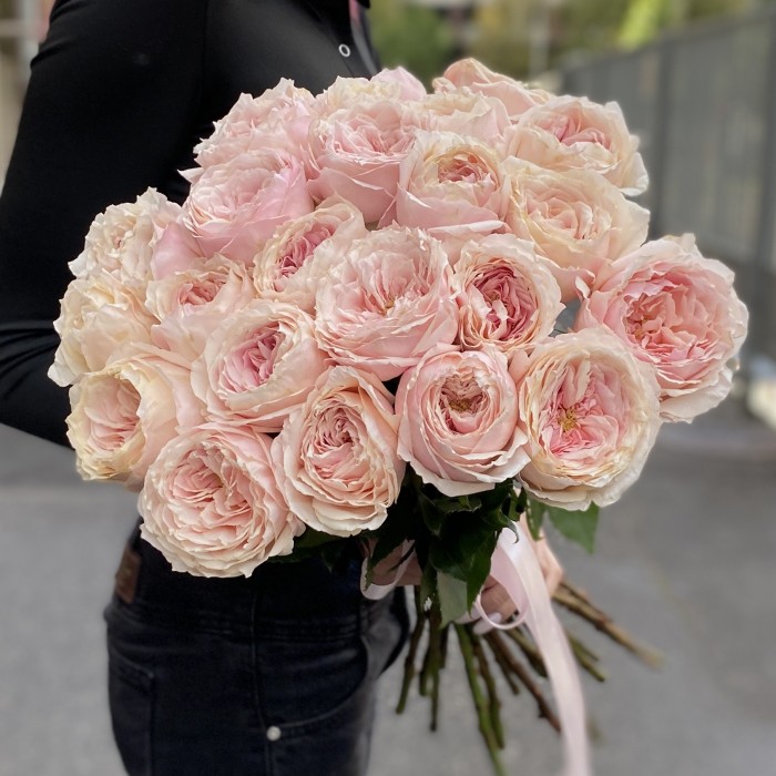 Пионовидная роза Тсумуги