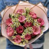 Пионовидные розы Глендора с ромашками
