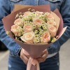 Пионовидные розы Модести с ромашками