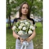 Букет из 9 белых пионов с альстромерией