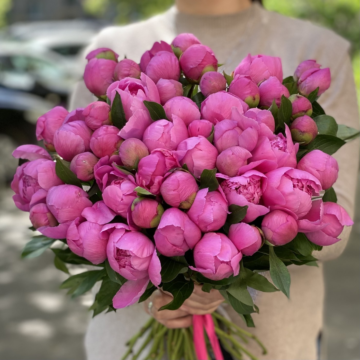Яркие розовые пионы | купить недорого | доставка по Москве и области