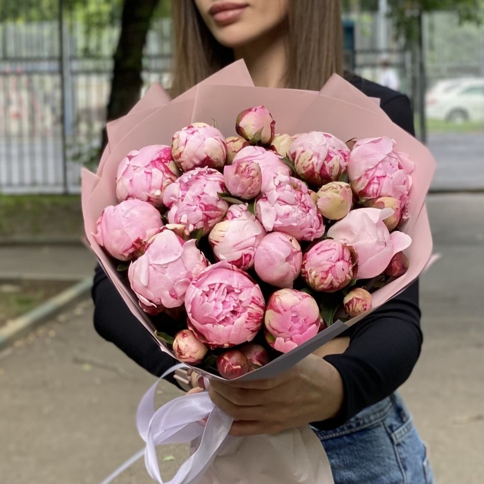 15 кустовых пионов Сара Бернар