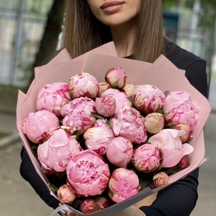 15 кустовых пионов Сара Бернар