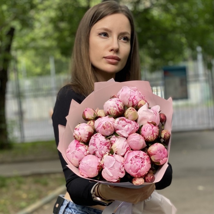 15 кустовых пионов Сара Бернар