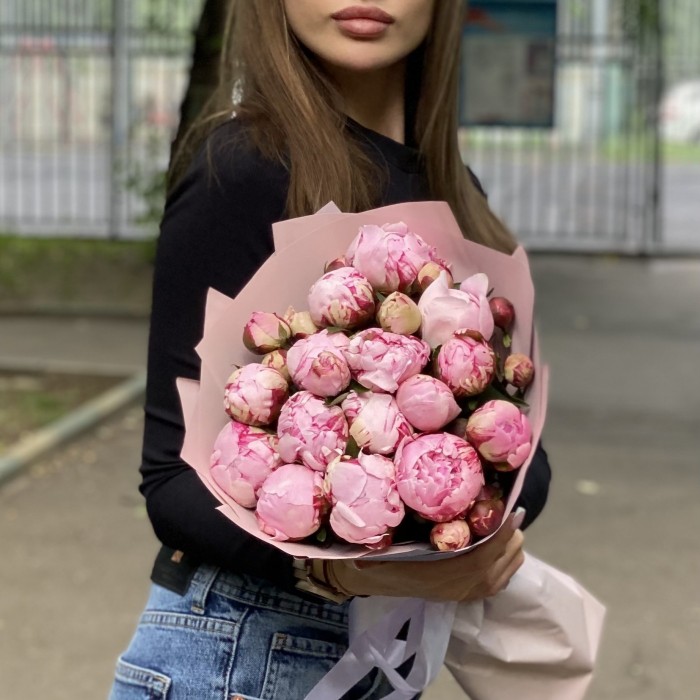 15 кустовых пионов Сара Бернар