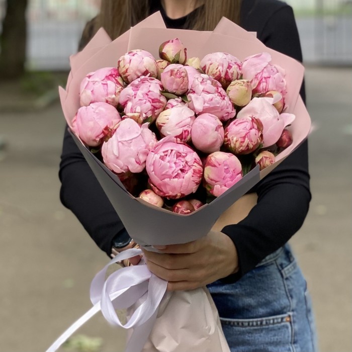 15 кустовых пионов Сара Бернар