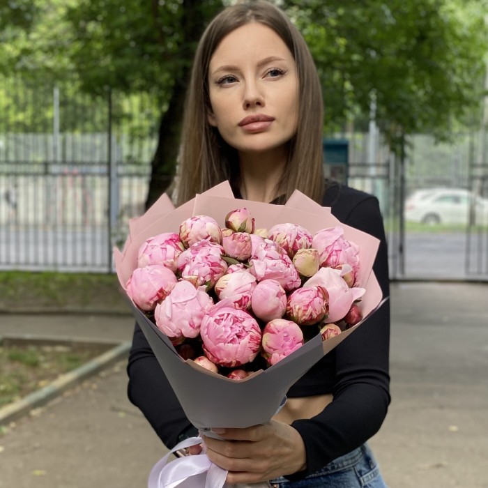 15 кустовых пионов Сара Бернар