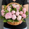 25 розовых пионов Сара Бернар в корзине