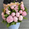 25 розовых пионов Сара Бернар в корзине