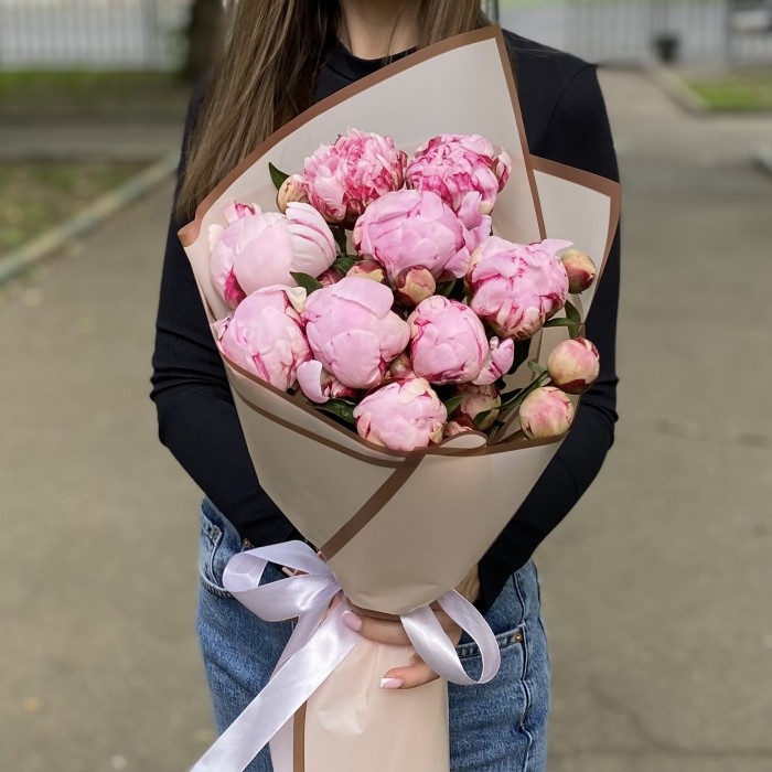 9 кустовых пионов Сара Бернар