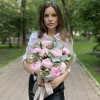 Букет из 9 пионов Сара Бернар с альстромерией
