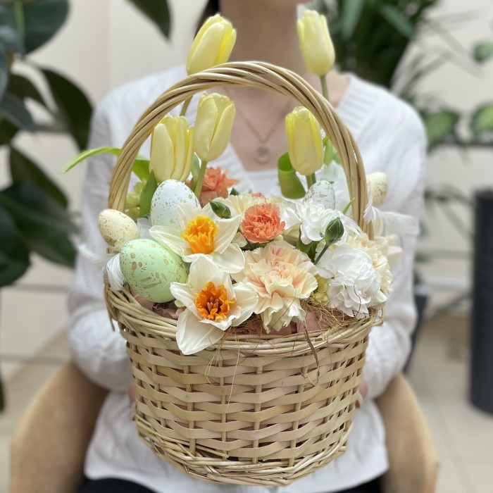 Пасхальные композиции из цветов